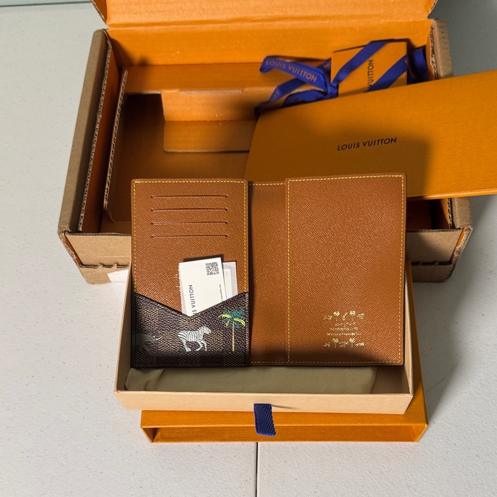 Louis Vuitton Monogram Passport Holder with Palm Tree & Elephant Print - Brown - Picture 2 of 3
